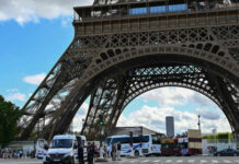Greve na Torre Eiffel fecha um dos monumentos mais populares do mundo
