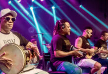 Integrantes do grupo Revelação são assaltados no carnaval de Salvador; músico é esfaqueado