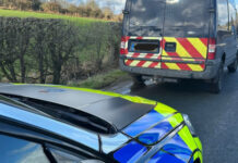 Motorista alerta a polícia para dizer que… está muito embriagado
