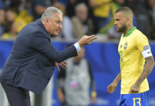 Tite sobre Daniel Alves: "Conceitualmente, todo erro deve ser punido"