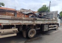 Zoonoses remove mais de mil pneus em estabelecimento na Vila Tortelli