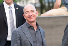 Fundador da Amazon, Jeff Bezos volta ao topo de lista dos mais ricos pela 1ª vez desde 2021