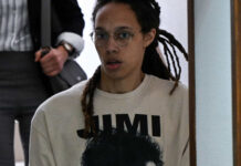 Griner, ex-detenta na Rússia, é convidada para acampamento da seleção de basquete dos EUA