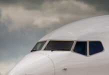 Boeing pede que aéreas verifiquem cabine de modelo envolvido em incidente da Latam