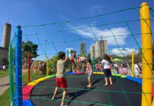 Páscoa Solidária repleta de atrações para crianças reúne diversas famílias no Paço Municipal