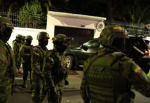 México suspende relações com Equador após invasão de embaixada