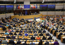 Eurodeputados incluem aborto nos direitos fundamentais da UE