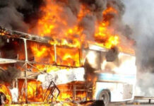 Passageiro fuma escondido em banheiro e causa incêndio em ônibus no RJ