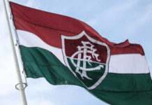 Fluminense afasta John Kennedy por tempo indeterminado após atraso em treino