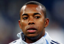 Robinho é liberado para partidas de futebol, aulas de inglês, teatro e música na cadeia