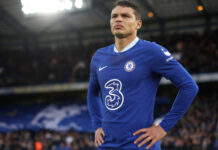 Thiago Silva chora em anúncio de saída do Chelsea no final desta temporada