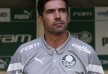 Abel faz alerta aos jogadores e cita Estêvão como exemplo no Palmeiras: Nunca se esconde