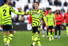 Arsenal vence Tottenham e abre vantagem na liderança do Campeonato Inglês