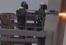 Funcionários começam a cortar restos da ponte de Baltimore; veja o vídeo