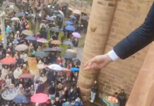 Em cidade espanhola, ‘choveu’ dinheiro pela varanda da igreja; veja