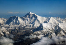 Alpinista queniano é encontrado morto a poucos metros do cume do Monte Everest
