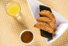 Que tal um pastelzinho para o lanche da tarde? Aprenda a fazer a massa