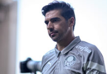 Abel reforça luta do Palmeiras contra redes sociais após desabafo de Veiga