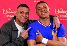 Mbappé inaugura estátua de cera em museu em Berlim