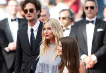 Sienna Miller leva filha e namorado ao tapete vermelho em Cannes