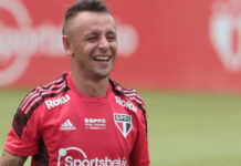 Rafinha aponta ‘bobeira em casa’ como responsável pela queda na Copa do Brasil