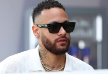 Neymar exibe tênis cravados de Swarovski (que valem quase R$ 40 mil)