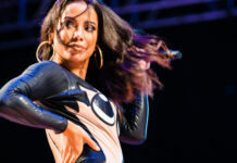 Sim, eu sou a mulher mais bonita que você já viu, diz Anitta ao dispensar fã no Carnatal