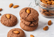 Prepare bolachas de amêndoa com apenas quatro ingredientes