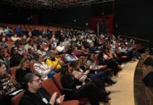 Palestra “O Poder da Comunicação Inteligente no Serviço Público” é realizada no Teatro Municipal