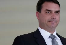 Zambelli cometeu crime, mas condenação foi injusta, diz Flávio Bolsonaro