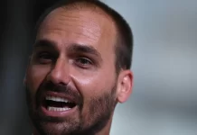 PF tenta localizar Eduardo Bolsonaro para intimá-lo, mas fica sem resposta