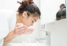 Os efeitos negativos de não lavar o rosto diariamente