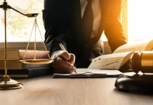 Seis advogados são presos por suspeita de lesar mais de mil idosos