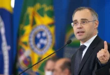 André Mendonça diz que STF deve repensar seu papel atual de processar e julgar crimes