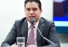 Quem é o deputado Júnior Mano, alvo de operação da PF no Ceará
