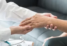 Governo seleciona 501 médicos para áreas vulneráveis com bolsa de até R$ 20 mil