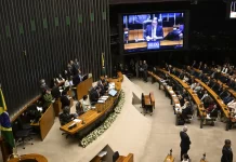Projeto contra adultização de menores nas redes sociais avança na Câmara