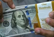 Dólar fecha abaixo de R$ 5,50 pela primeira vez em quase um mês