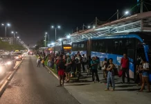 Passageiros do Rio enfrentam superlotação e insegurança no transporte