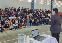 Cerca de 350 estudantes da E.M. “Achilles de Almeida” conferem palestra sobre bullying e cyberbullying