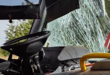 Acidente entre ônibus e caminhão deixa um morto e 11 feridos em Batatais (SP)