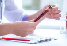 Anvisa busca laboratórios com capacidade de detectar metanol em amostras de sangue