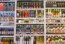 Policiais descobrem laboratório de falsificação de bebidas no DF