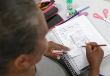 Analfabetismo entre pessoas idosas negras cai em 11 anos