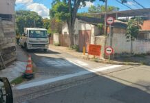 Prefeitura implanta sentido único de tráfego em rua no bairro Aparecidinha