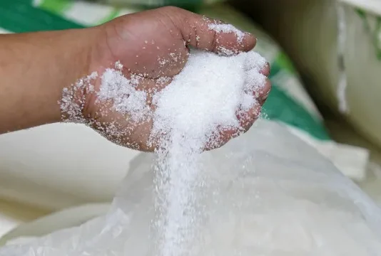 PF apreende 48 toneladas de açúcar suspeito de adulteração no PR