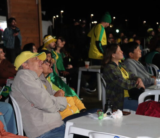Mais de 11 mil pessoas assistem à estreia do Brasil na Copa do Mundo no Parque Campolim e no Paço Municipal