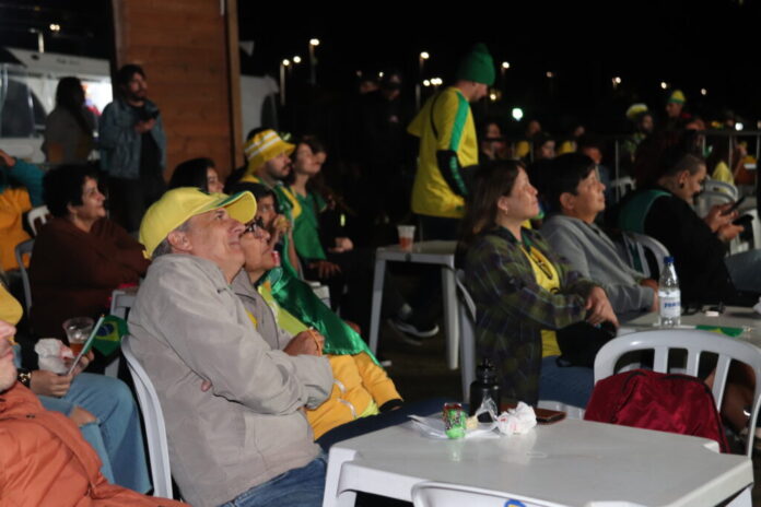 Mais de 11 mil pessoas assistem à estreia do Brasil na Copa do Mundo no Parque Campolim e no Paço Municipal