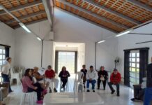 Palestra da campanha Junho Violeta é levada à Vila Dignidade de Sorocaba