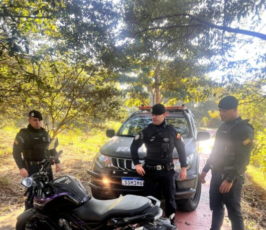 GCM de Sorocaba recupera motocicleta furtada abandonada em área de mata no Jardim Santo André